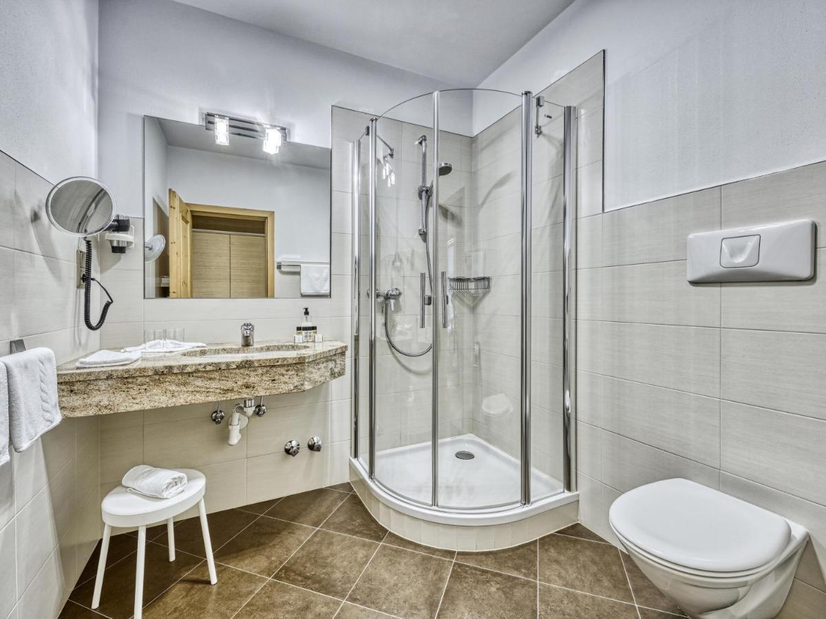 Hotel Traubenheim ติโรโล ภายนอก รูปภาพ