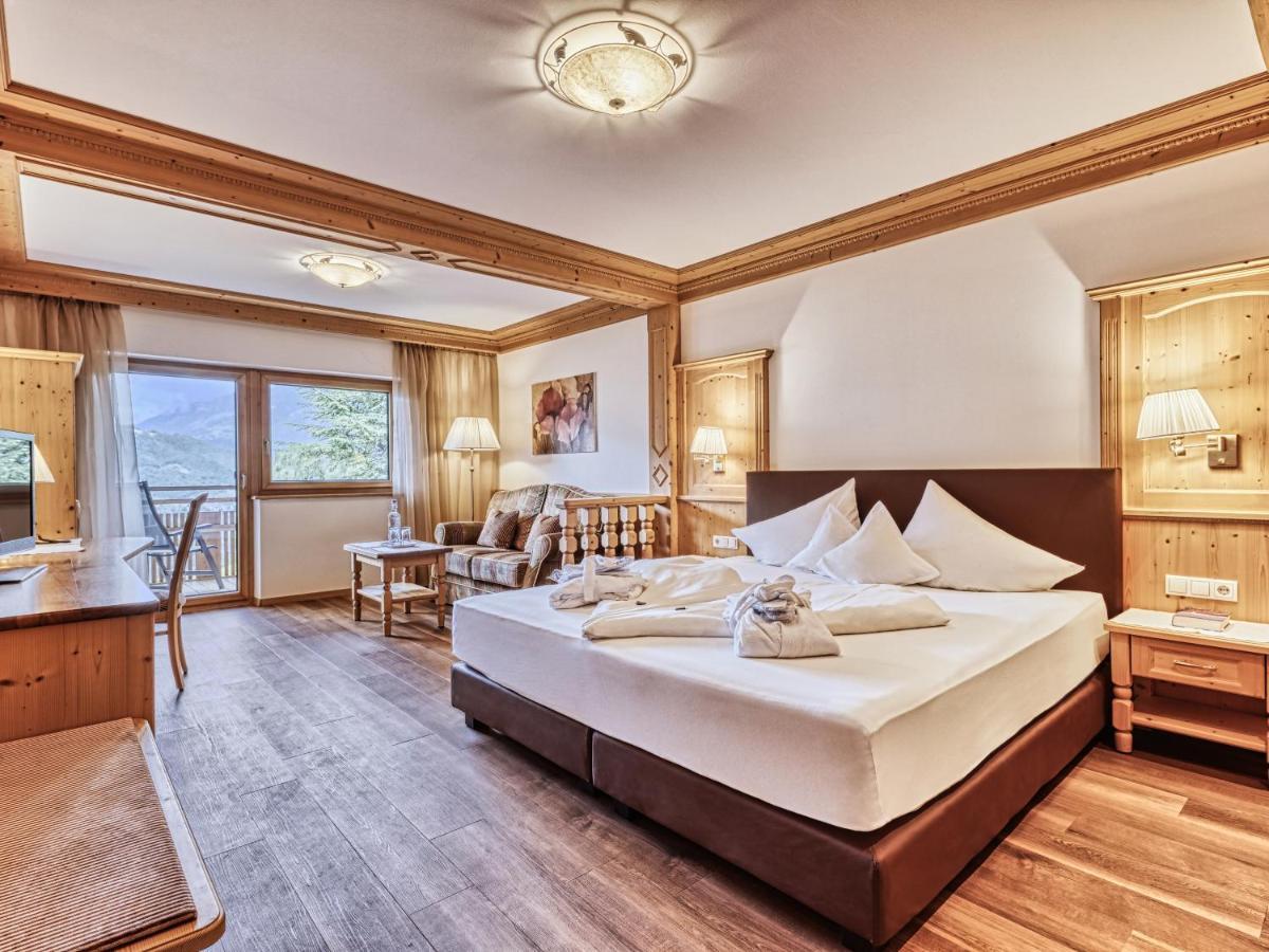 Hotel Traubenheim ติโรโล ภายนอก รูปภาพ