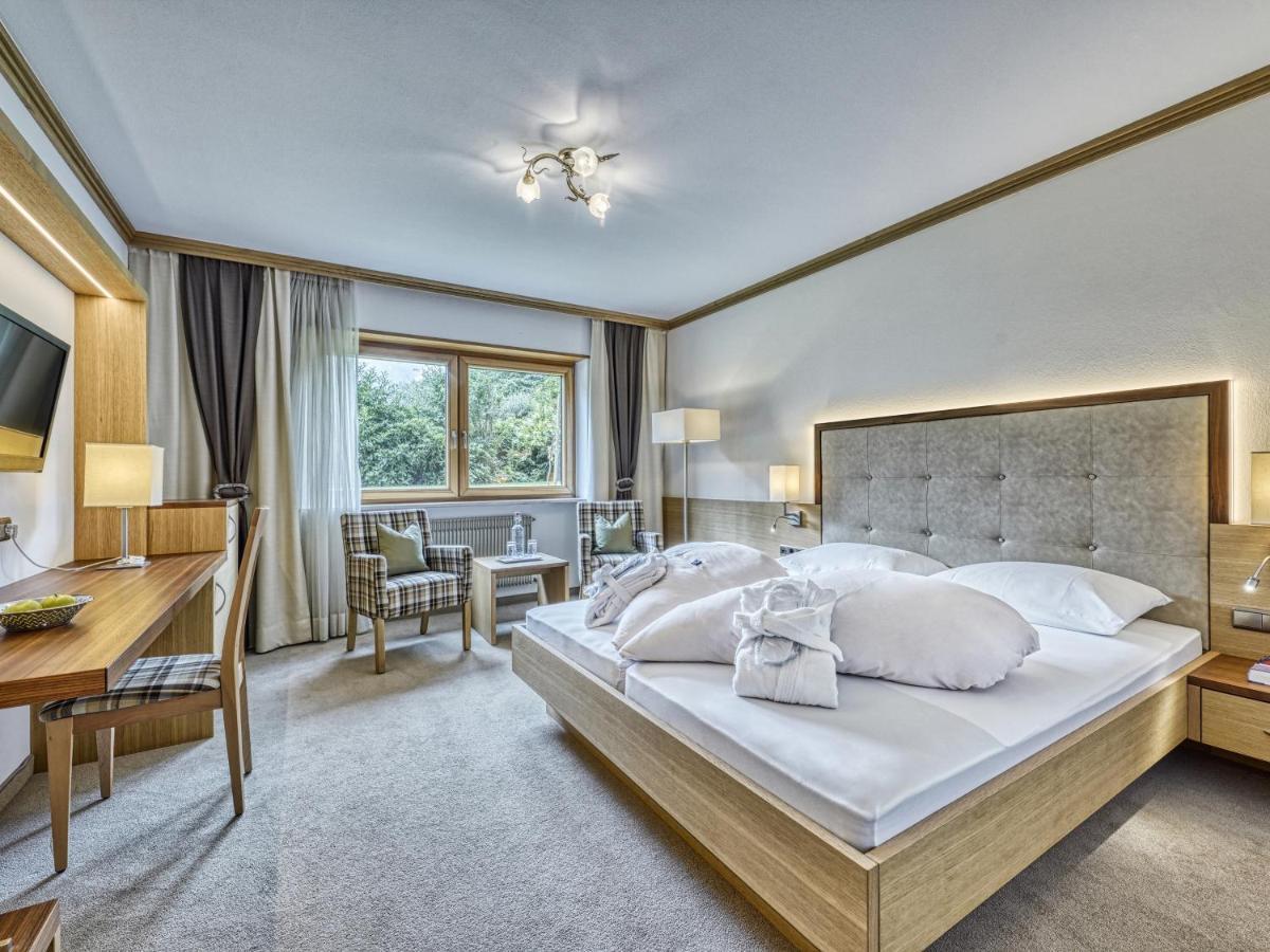Hotel Traubenheim ติโรโล ภายนอก รูปภาพ