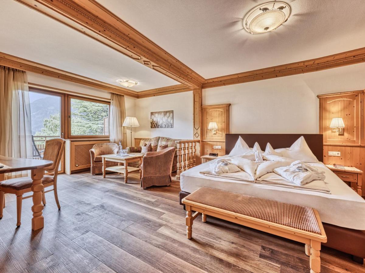 Hotel Traubenheim ติโรโล ภายนอก รูปภาพ